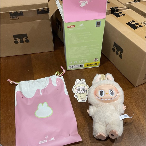 Exciting Macaron Labubu - Soymilk - Picture 2 of 7